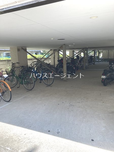その他共有部分　駐輪場あります。