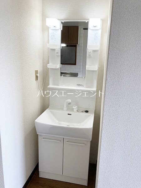 洗面設備　独立洗面台です。※参考写真