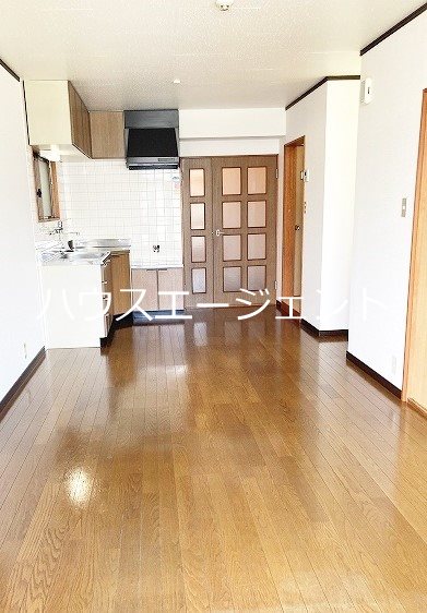 その他部屋・スペース　明るいリビングです※参考画像反転タイプです