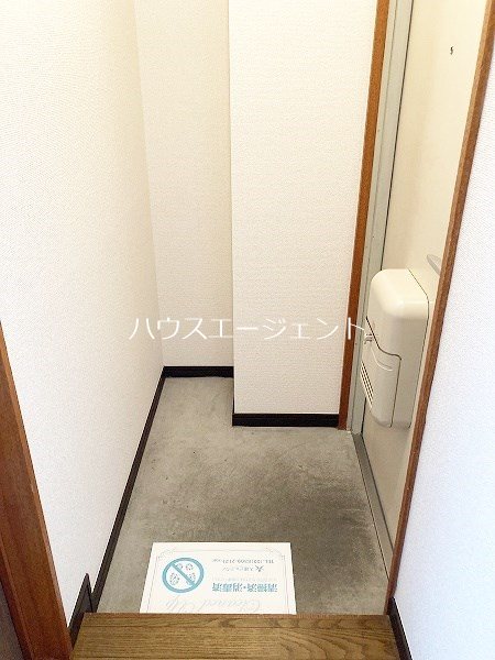 玄関　ゆとりある玄関です。※参考画像反転タイプです
