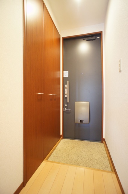 玄関　ゆったりとお出掛け準備できます