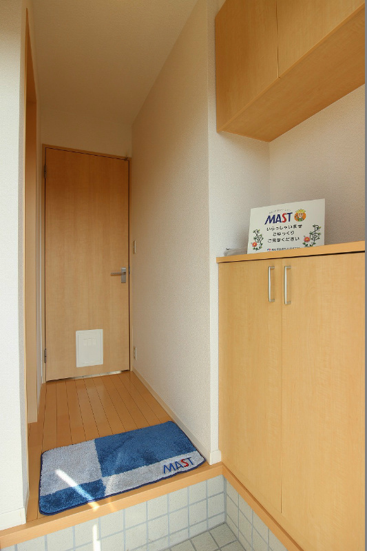 玄関　※同タイプのお部屋の写真になります。