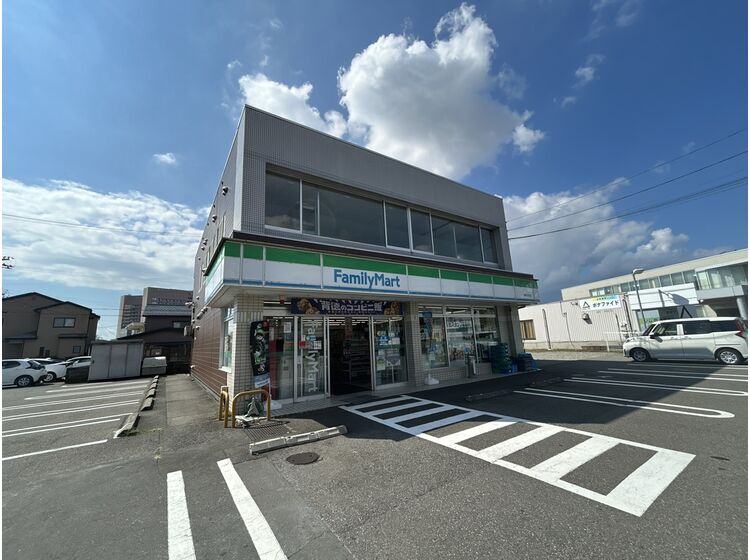 コンビニ　ファミリーマート福井米松店（コンビニ）まで534m