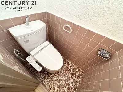 トイレ　シンプルで掃除のしやすいトイレです♪