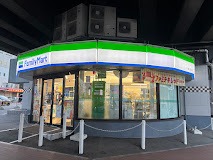コンビニ　ファミリーマートJR琴似駅前店（コンビニ）まで159m
