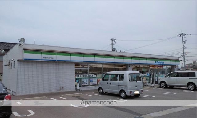 コンビニ　ファミリーマート高岡大坪三丁目店（コンビニ）まで542m