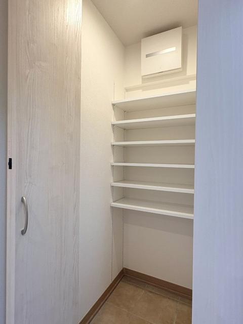 収納　収納　シューズインクローゼット
