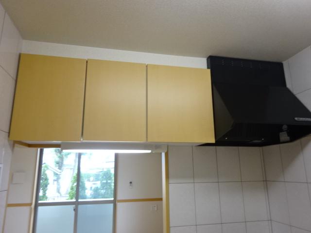収納　キッチン吊戸棚