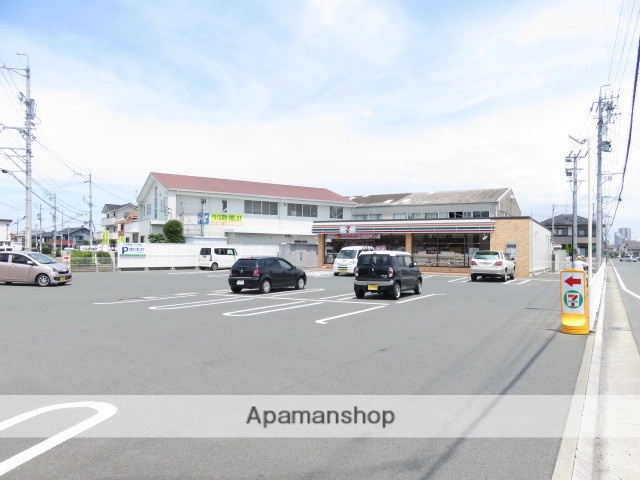 コンビニ　セブンイレブン（コンビニ）まで374m