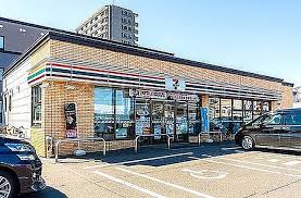 コンビニ　セブンイレブン札幌西町南13丁目店（コンビニ）まで353m