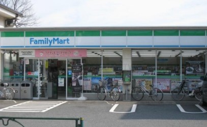 コンビニ　ファミリーマート板橋赤塚二丁目店（コンビニ）まで821m