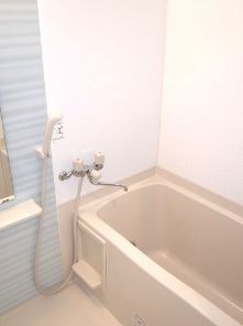 バス・シャワールーム　落ち着いた空間のお風呂です