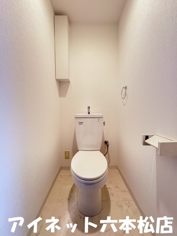 トイレ　もちろんバス・トイレは別です。