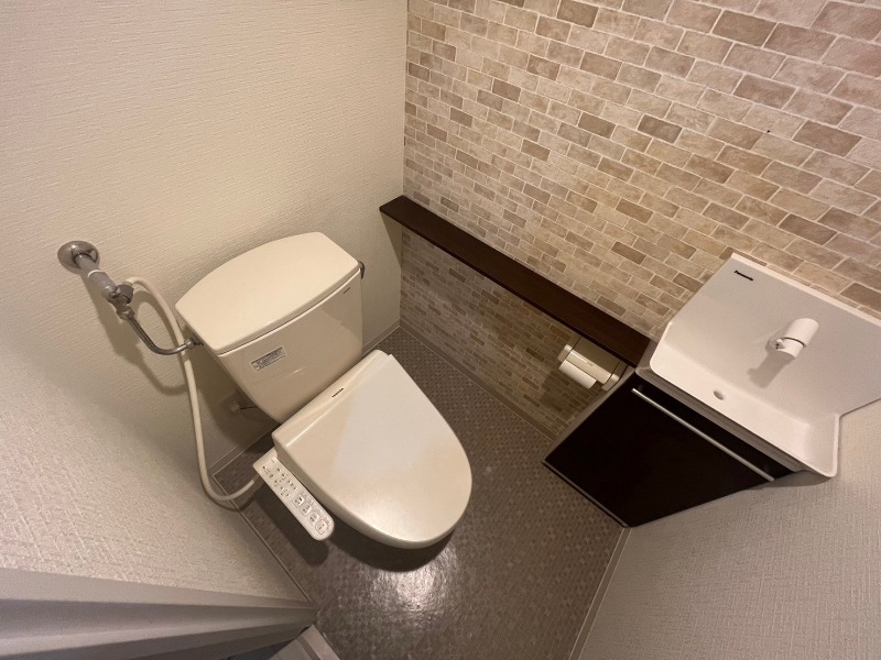 トイレ　こちらはトイレです。清潔感があり、安心して使用できます。