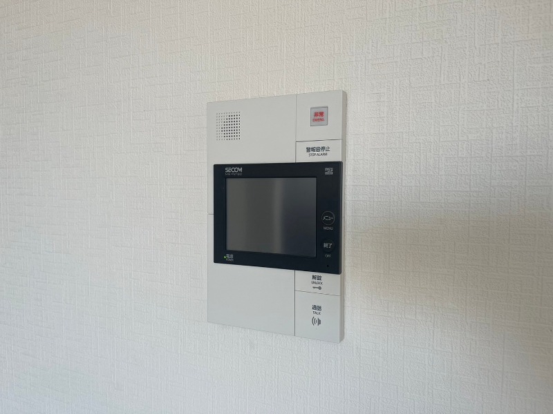 セキュリティ　ＴＶモニター付インターホンです。来客者の顔が見えるので安心！