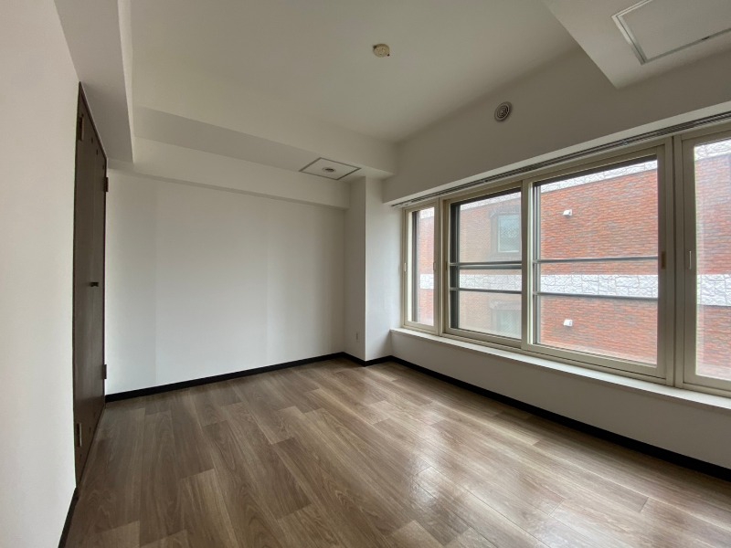 その他部屋・スペース　こちらのお部屋は光が差し込む、温かみのあるお部屋です。
