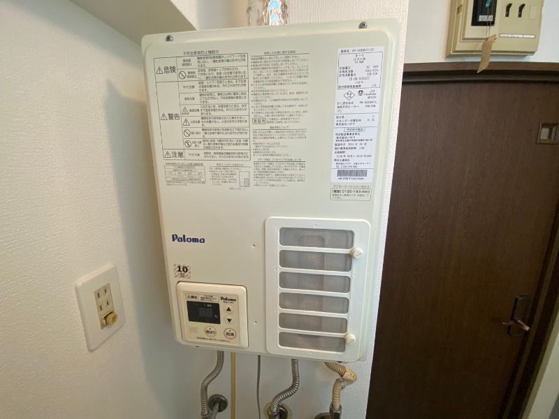 その他設備　給湯器です。操作しやすいパネルになってます。