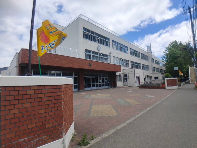 小学校　札幌市立宮の森小学校（小学校）まで212m