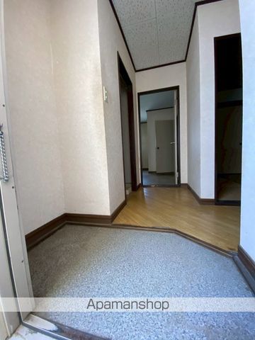 小田急小田原線 本厚木駅 バス乗車時間：11分 最寄りバス停で下車 徒歩4分 2階建 築37年の玄関写真
