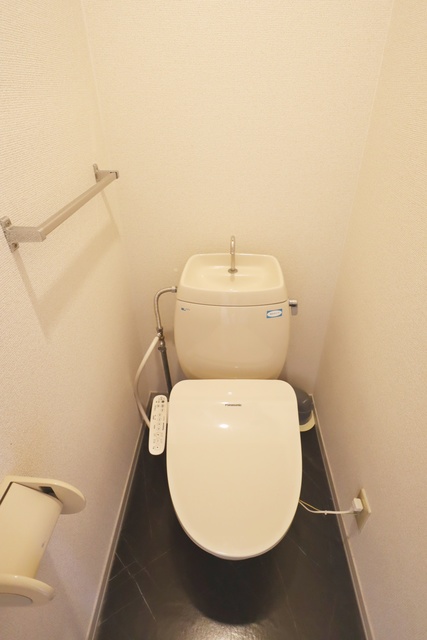 トイレ　※同建物別のお部屋の写真となります。