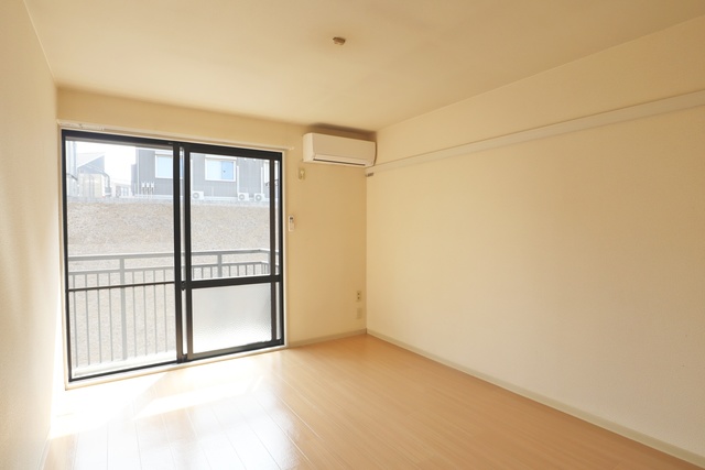 居室・リビング　※同建物別のお部屋の写真となります。