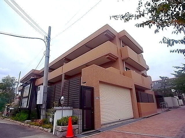 建物外観　タイル貼りの外観