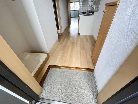 玄関　※別部屋の写真です