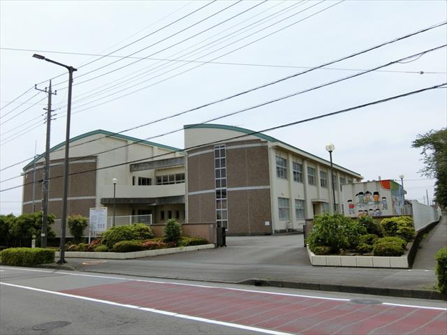 小学校　南小学校（小学校）まで480m