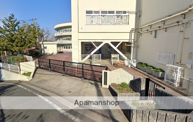 小学校　横浜市立蒔田小学校（小学校）まで615m