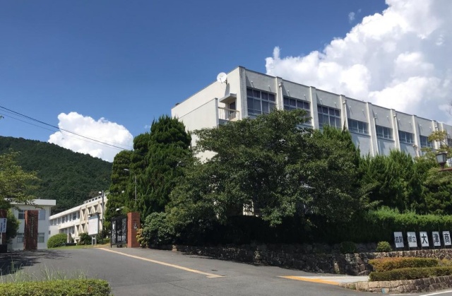 高校・高専　滋賀県立大津商業高等学校（高校・高専）まで994m