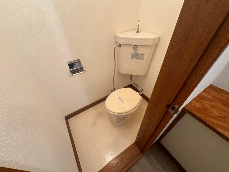 トイレ　こちらはトイレです。清潔感があり、安心して使用できます。