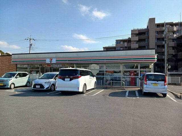 コンビニ　セブン－イレブン（コンビニ）まで246m