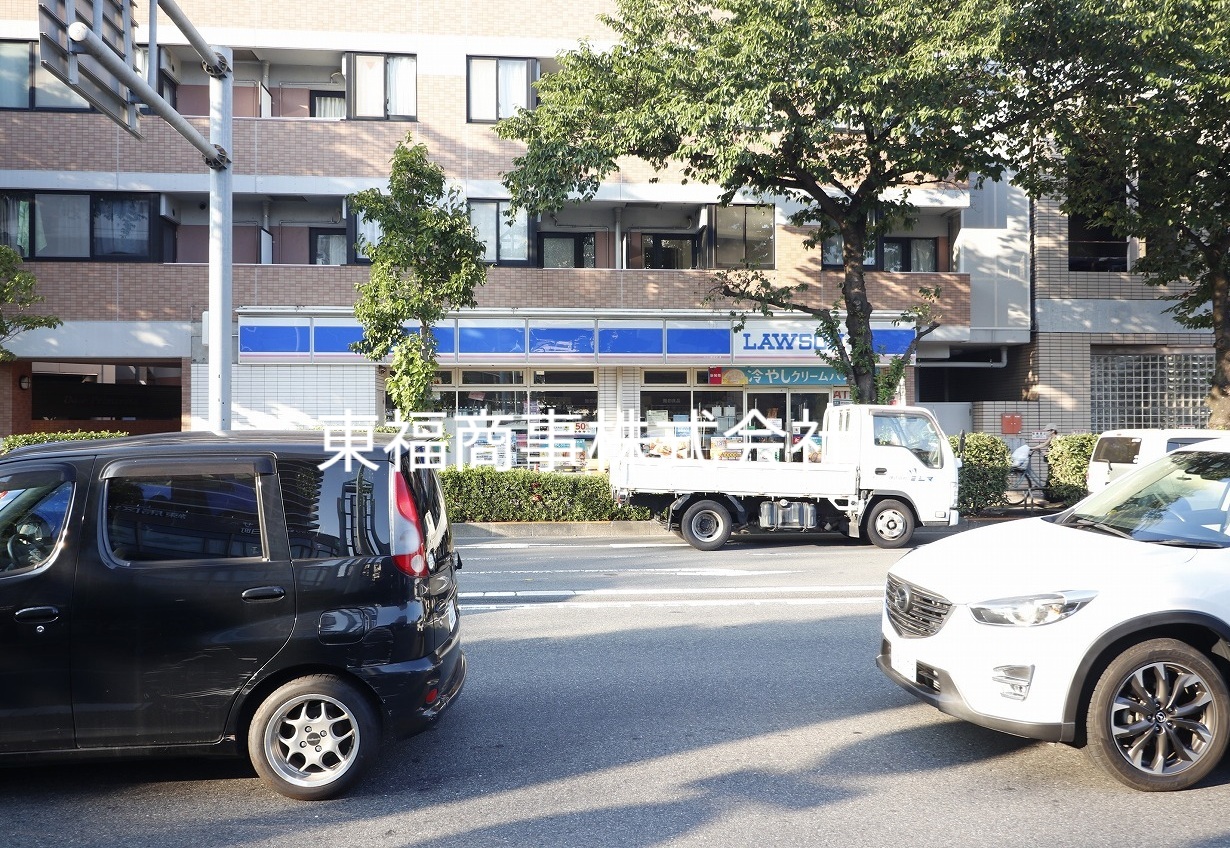 コンビニ　ローソン練馬春日町三丁目店（コンビニ）まで560m