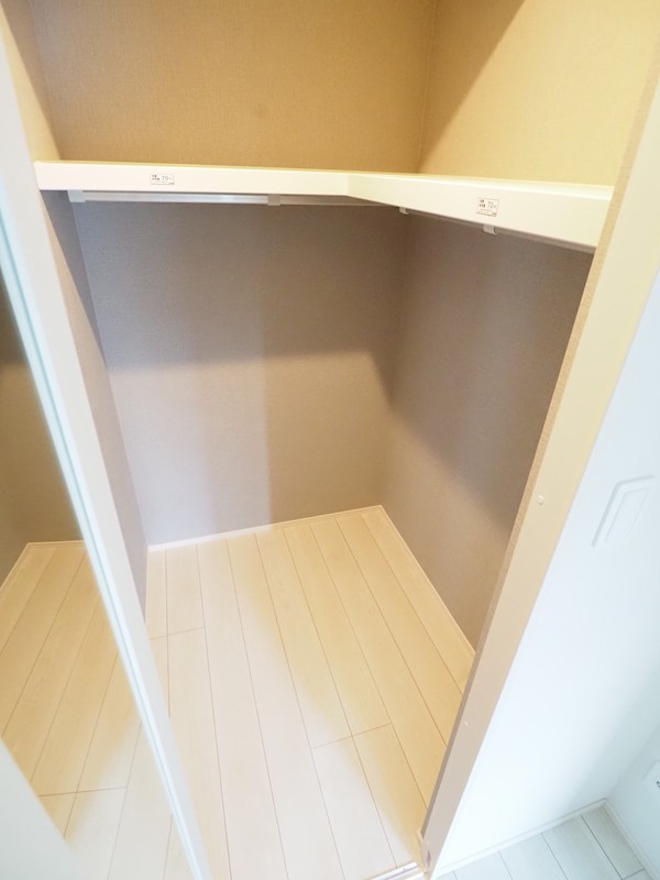 収納　奥行きのあるウォークインクローゼット