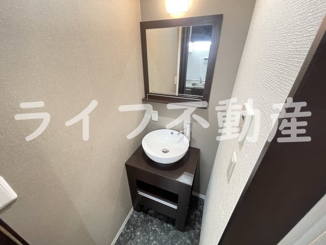 洗面設備　独立洗面台あり、毎朝おしゃれに忙しい女性の方におすすめです