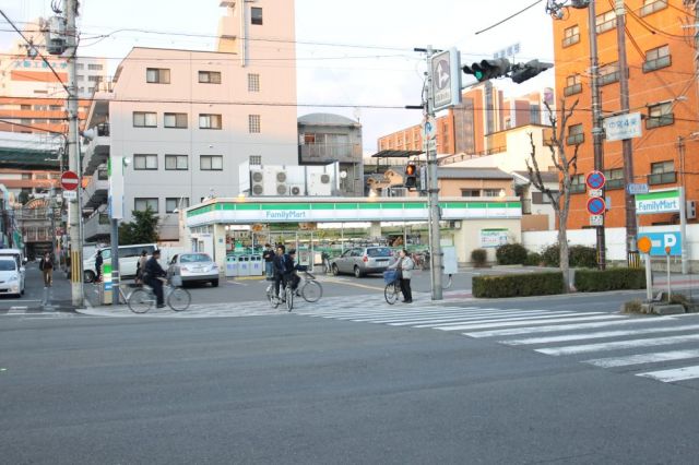 コンビニ　ファミリーマート 大阪工大前店（コンビニ）まで453m