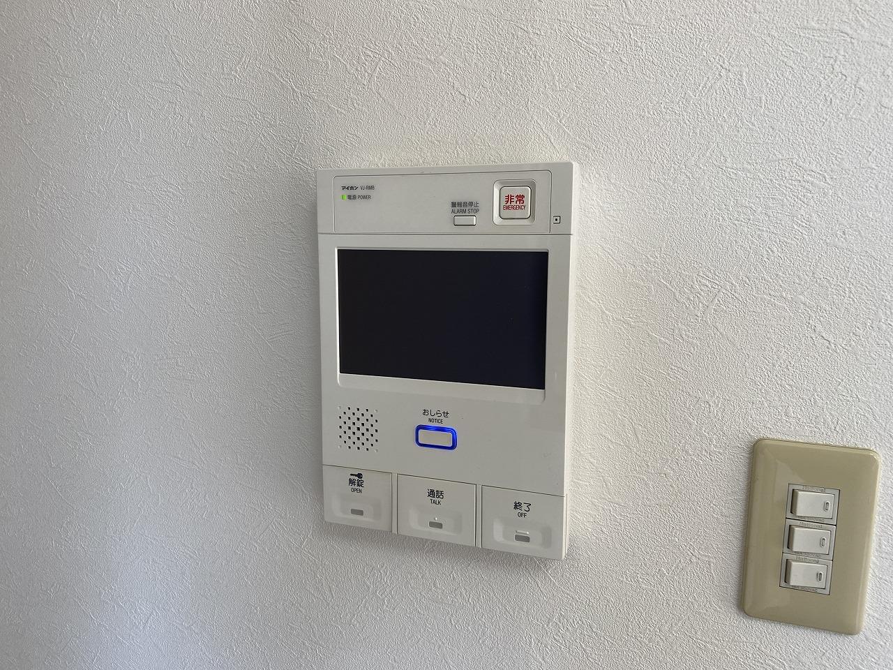 セキュリティ　来客時にお部屋から確認できるモニター付きドアホン！