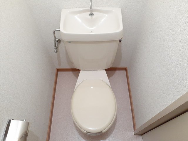 トイレ　清潔感のあるトイレです