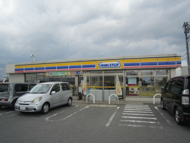コンビニ　ミニストップ（コンビニ）まで810m