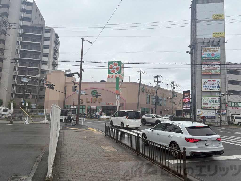 スーパー　ライフ吹田泉町店（スーパー）まで220m