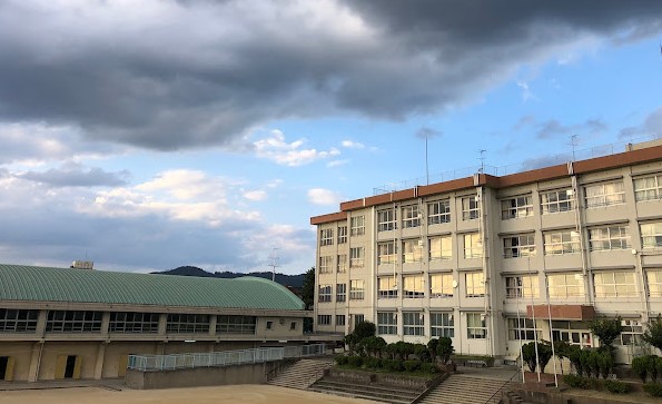 中学校　豊中市立第十一中学校（中学校）まで1818m