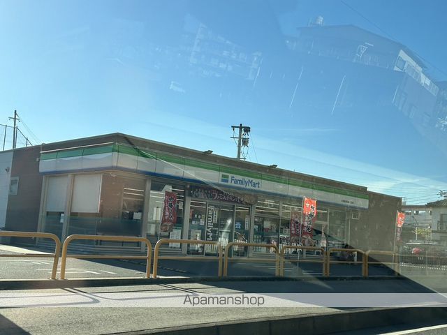 コンビニ　ファミリーマート（コンビニ）まで766m