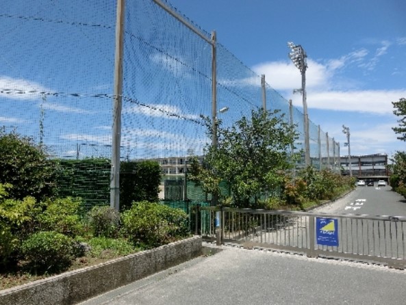 中学校　浜松市立新津中学校（中学校）まで1959m