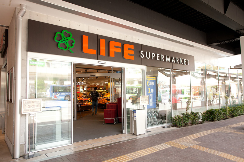 スーパー　ライフ ココネリ練馬駅前店（スーパー）まで428m