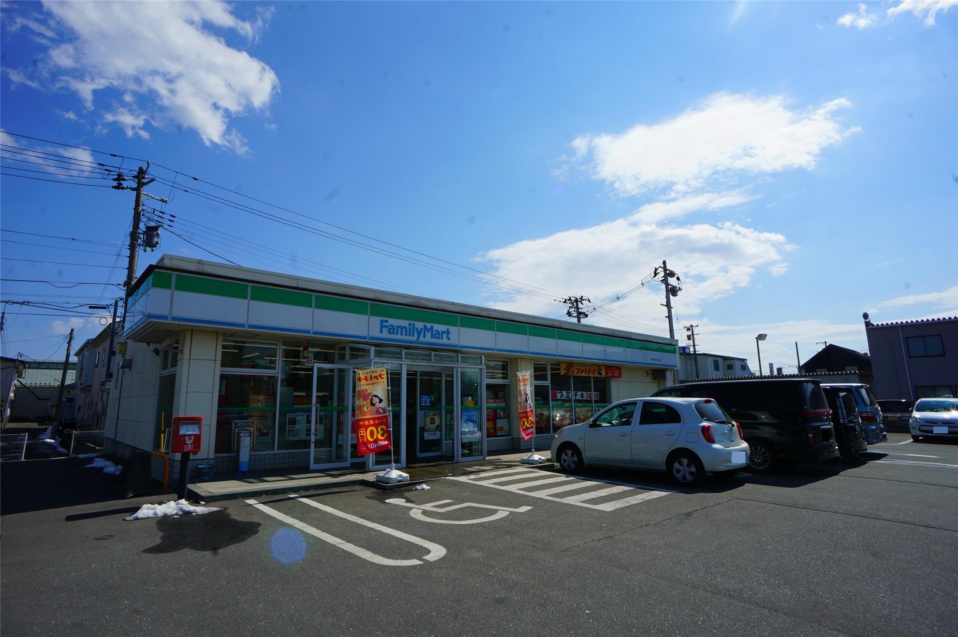 コンビニ　ファミリーマート八戸城下四丁目店（コンビニ）まで423m