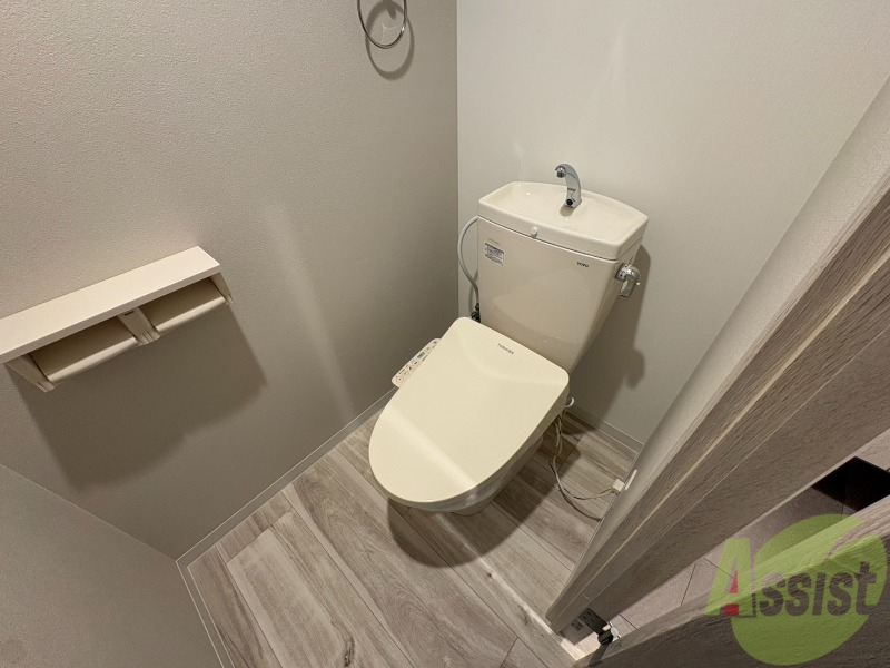 トイレ　こちらはトイレです。清潔感があり、安心して使用できます。