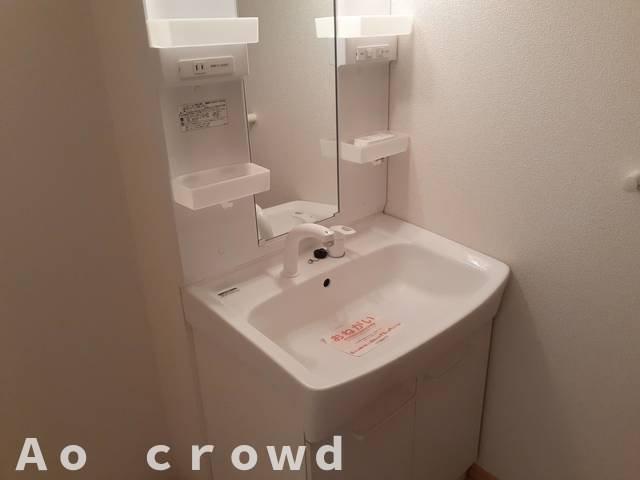 洗面設備　明るい洗面所です