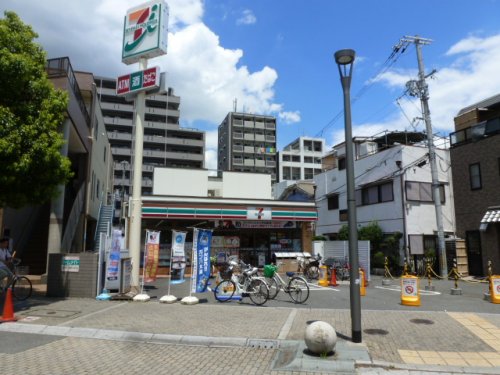 コンビニ　セブンイレブン 吹田片山1丁目店（コンビニ）まで3m
