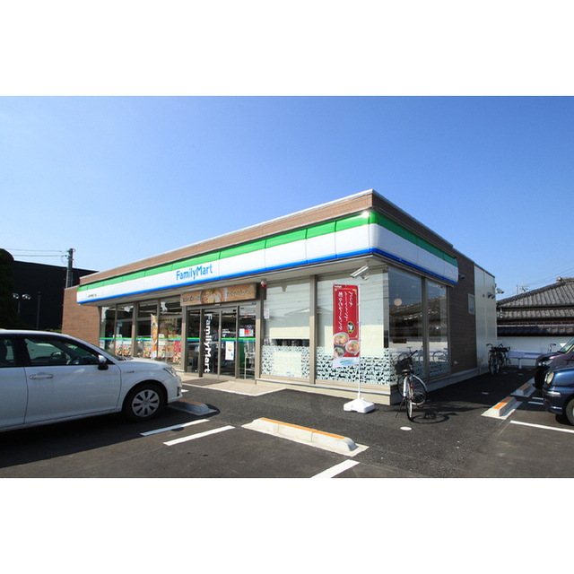 コンビニ　ファミリーマート土浦中村南四丁目店（コンビニ）まで860m