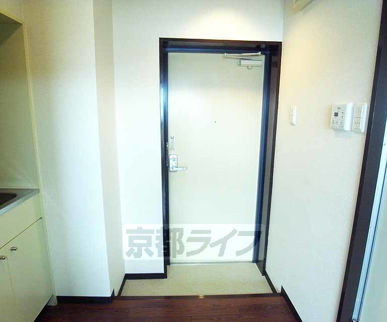その他設備　玄関のドア部分です。